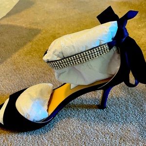 Nina navy blue dress 3” heel, rhinestone ankle strap, blue heel bow size 8